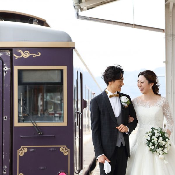 走る列車の中で叶える特別なウェディング。車窓に広がる四季折々の風景を眺めながら、おふたりの門出を祝う結婚式です。|浄土ヶ浜パークホテルの写真(53064499)