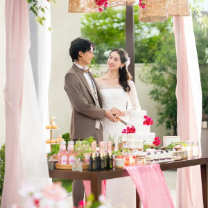 ガーデンでのケーキカットなら、ふたりらしく自然で心地よい雰囲気に|LEBAPIREO(レガピオーレ)の写真(55824572)