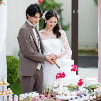 ガーデンでのケーキカットなら、ふたりらしく自然で心地よい雰囲気に