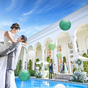 プール×ゲスト全員参加型演出『ドロップ&フライ』♪アーククラブ迎賓館限定の大人気演出★|アーククラブ迎賓館（郡山）/テイクアンドギヴ・ニーズウェディングの写真(57157911)