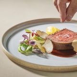 ライブキッチン体験!シェフと会話をしながら楽しむ国産牛試食