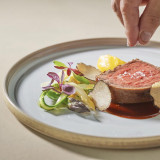 ライブキッチン体験！シェフと会話をしながら楽しむ国産牛×旬のお魚食べ比べ試食