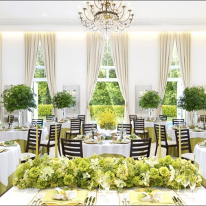 白×グリーンのナチュラルな装飾は人気のコーディネート♪|アーカンジェル迎賓館(仙台)の写真(2182523)