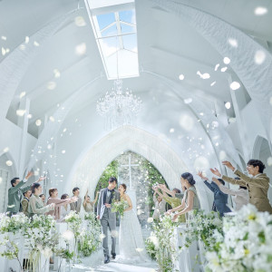 光溢れる独立型チャペルにひと目で虜になってしまう花嫁も多いそう。|アーカンジェル迎賓館（仙台）/テイクアンドギヴ・ニーズウェディングの写真(54738495)