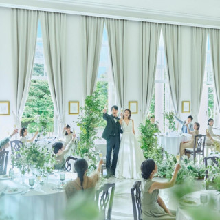 【金曜日限定】結婚式リアル体験！光差し込むチャペル×豪華試食