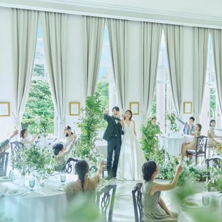 【金曜日限定】結婚式リアル体験!光差し込むチャペル