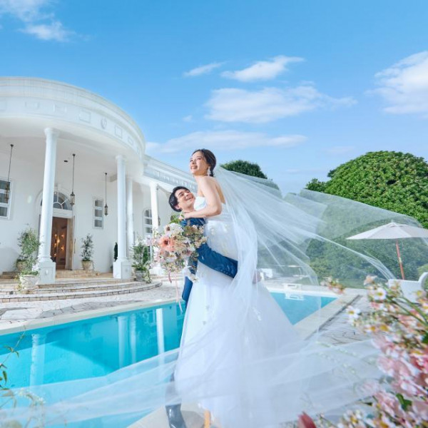 プールサイドでご友人とのフォトタイムも人気♪