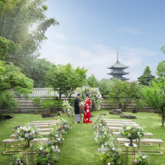 節目を迎えるふたりのために特別に開かれる和庭園