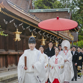 神職に導かれ、花嫁姿で境内を歩む「花嫁行列」ができる神社もある。