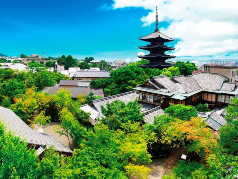 京都駅10分で叶う！四季が彩る東山 緑豊かな1700坪の庭園