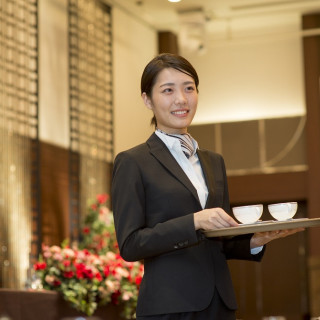 ホテルならでは、サービススタッフの対応力・接客技術がおもてなしにつながります。