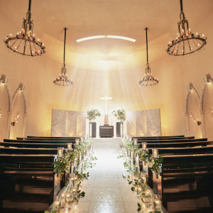 挙式の進行に合わせ光が優しく変化し、祝福の空気を高めてくれる|北山ル・アンジェ教会の写真(55435506)