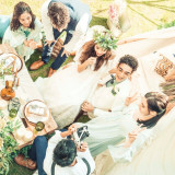 テントを囲んで友人との想い出話で盛り上がろう