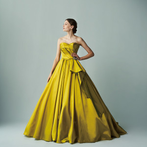 人気色のカラードレスも豊富に取り揃えております|アイネスヴィラノッツェ宝ヶ池（クラウディアホールディングスグループ）の写真(38426488)