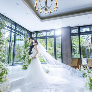 白い大理石のバージンロード