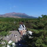 南阿蘇の山々に抱かれた森に佇む天文台とオーベルジュ