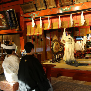 拝殿にて|冠稲荷神社 宮の森迎賓館 ティアラグリーンパレスの写真(22045638)