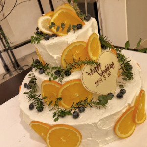 オレンジたっぷりナチュラルウェディングケーキ|冠稲荷神社 宮の森迎賓館 ティアラグリーンパレスの写真(11492929)