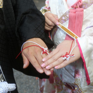 挙式後はスナップ撮影を行います|冠稲荷神社 宮の森迎賓館 ティアラグリーンパレスの写真(20707486)