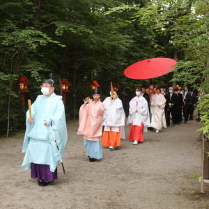 マスクを着用して、ご案内させていただいております|冠稲荷神社 宮の森迎賓館 ティアラグリーンパレスの写真(22332788)