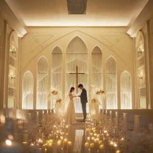 キャンドルを灯せば一段と幻想的な空間も演出できる|アーククラブ迎賓館（広島）/テイクアンドギヴ・ニーズウェディングの写真(55293986)