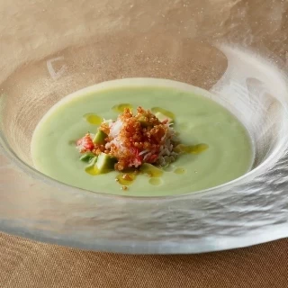 季節の食材でつくるポタージュ。一番おいしい時期の納得した食材でのスープは絶品。