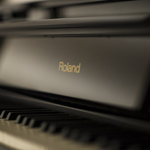 ローランド社のピアノで生演奏|ウエディングパルコ アルジェントの写真(3626789)