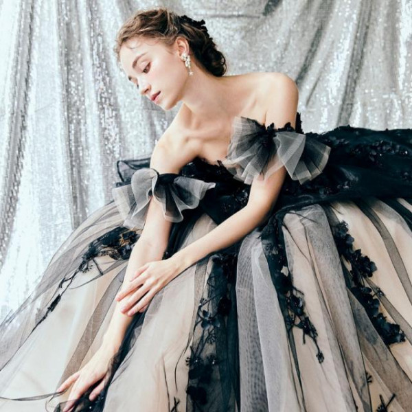 新作ドレスコレクション発表