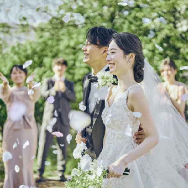 緑溢れる広大な敷地でナチュラルな1枚を