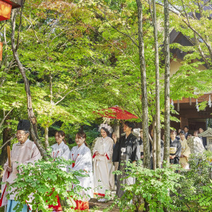 【平照殿】挙式後は花嫁行列で|グランラセーレの森の写真(19054325)