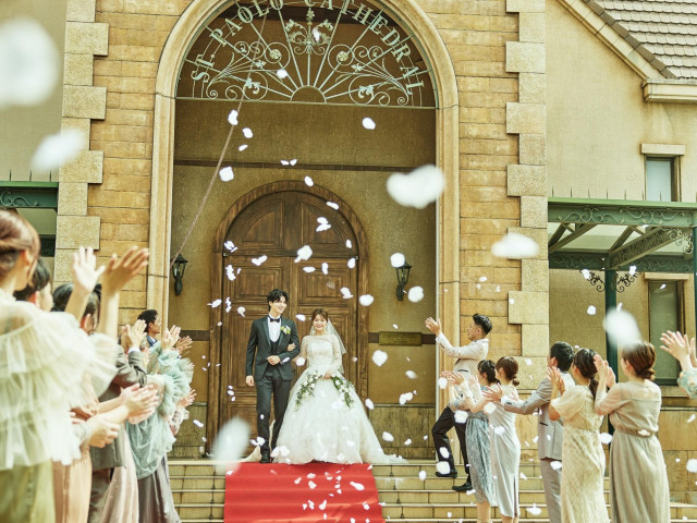 広大な敷地に用意された異なる2つの邸宅！