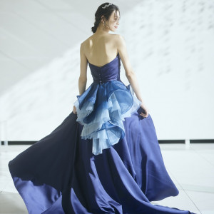 サテンの光沢感で上質な大人花嫁に|ザ・ロイヤルダイナスティ大宮(THE ROYAL DYNASTY OMIYA)の写真(55427049)