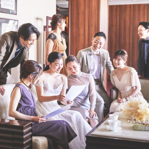 開放感なラウンジでは挙式前におふたりがお出迎えしてくれるプレパーティーも実施できます|ザ・ロイヤルダイナスティ大宮(THE ROYAL DYNASTY OMIYA)の写真(55426280)