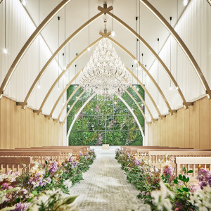 やさしい木のぬくもりと緑あふれる空間が二人を包み込む|ザ・ロイヤルダイナスティ大宮(THE ROYAL DYNASTY OMIYA)の写真(55426860)