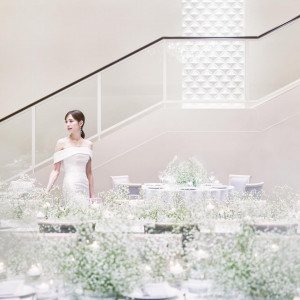 階段を降りる花嫁に、息をのむ瞬間|ザ・ロイヤルダイナスティ大宮(THE ROYAL DYNASTY OMIYA)の写真(58164749)