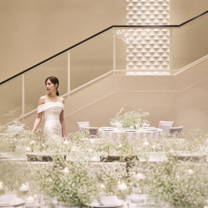 階段を降りる花嫁に、息をのむ瞬間|ザ・ロイヤルダイナスティ大宮（THE ROYAL DYNASTY OMIYA）の写真(56656547)