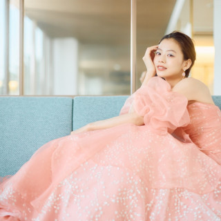 小花のようなラメが煌きまるで宝石のように輝く