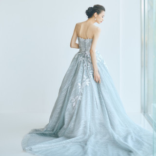 どの角度からでもドラマチックに魅せるシルバーリーフ