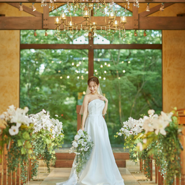実際の結婚式で使われている衣装で写真が撮れるのは式場ならでは◎