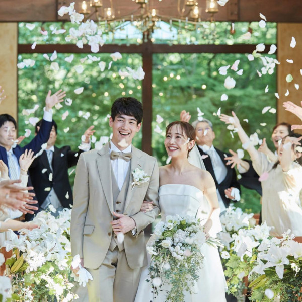 たいせつな人たちに祝福される喜びの1日を千年の森に囲まれたチャペルで