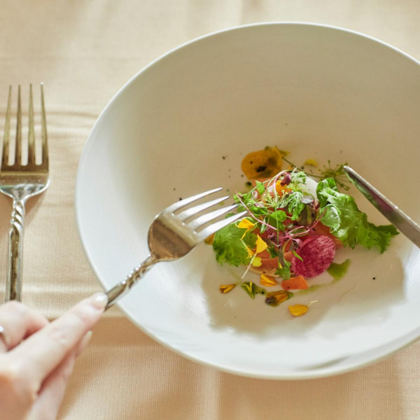 シェフのこだわりを感じられるお料理をご賞味ください