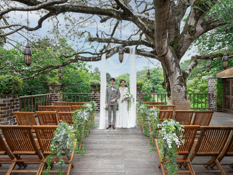 海外ウェディングのような あこがれ叶う森の中の結婚式