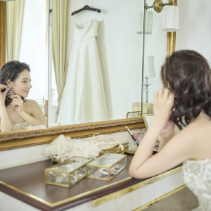 当日慌しく過ごす新郎新婦のためのブライズルームはゆったり空間がうれしい|アーカンジェル迎賓館（宇都宮）/テイクアンドギヴ・ニーズウェディングの写真(50883380)