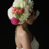 2013年 MODERN FLOWER ARTデビュー。洋装でも和装でもアレンジ自由な新しい花嫁スタイル。 人とは違う一歩先のオシャレを極めた花嫁姿を叶える