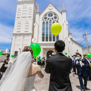 バルーンも人気な演出の1つ。おふたりの好きな色はもちろん、結婚式のテーマカラーに合わせても。|ノートルダム宇部/FIVESTAR WEDDINGの写真(38954976)