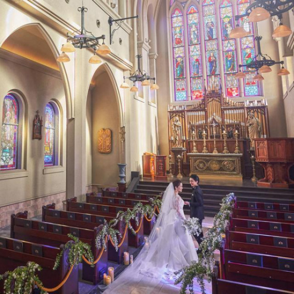 柔らかな光が降り注ぐ大聖堂