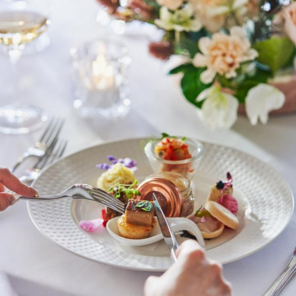 見た目も美しい料理で期待感も高まる♪