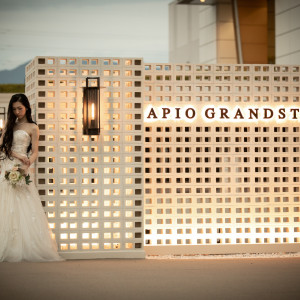 ふたりとゲストを出迎えるゲートがリニューアル|APIO GRANDSTAGE（アピオ グランドステージ）の写真(18545576)