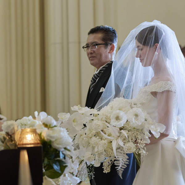 家族との絆を深める結婚式に