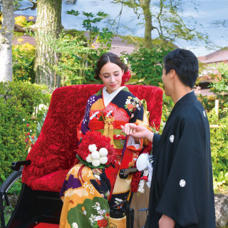 人力車での参進は当館ならではの儀式